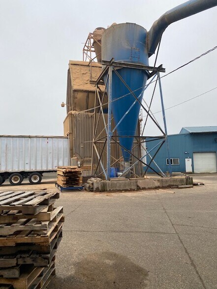 More Photos Of 1415 SE Holman Ave, Dallas Warehouse For Sale