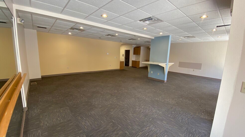 More Photos Of 39 S Main St, Nazareth General Retail For Lease
