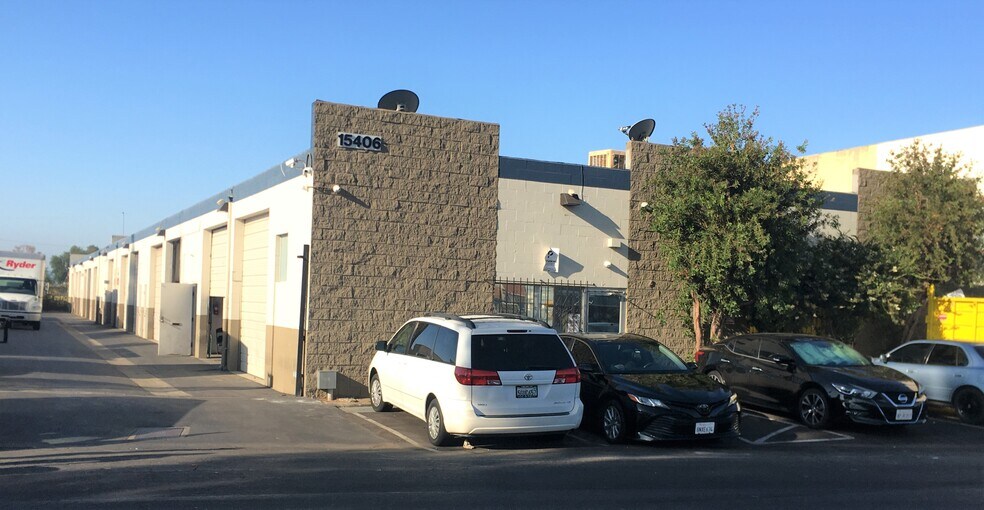 Primary Photo Of 15406 Cabrito Rd, Van Nuys Warehouse For Lease