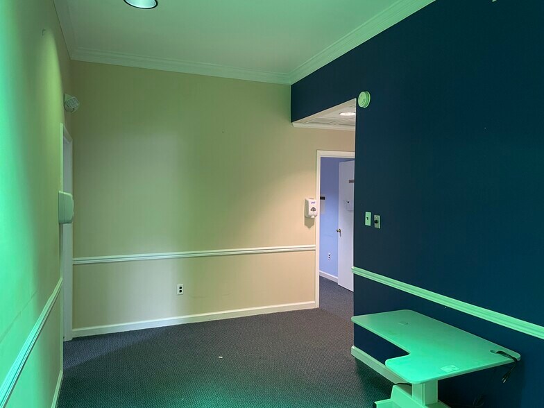 More Photos Of 11355 Pembrooke Sq, Waldorf Medical For Sale