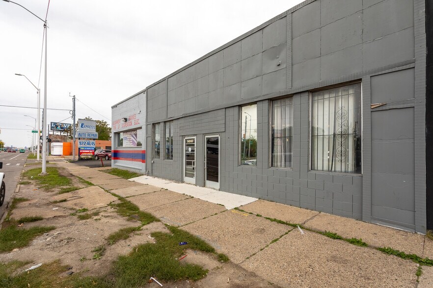 More Photos Of 14049-14051 Gratiot Ave, Detroit Storefront Retail Office For Sale