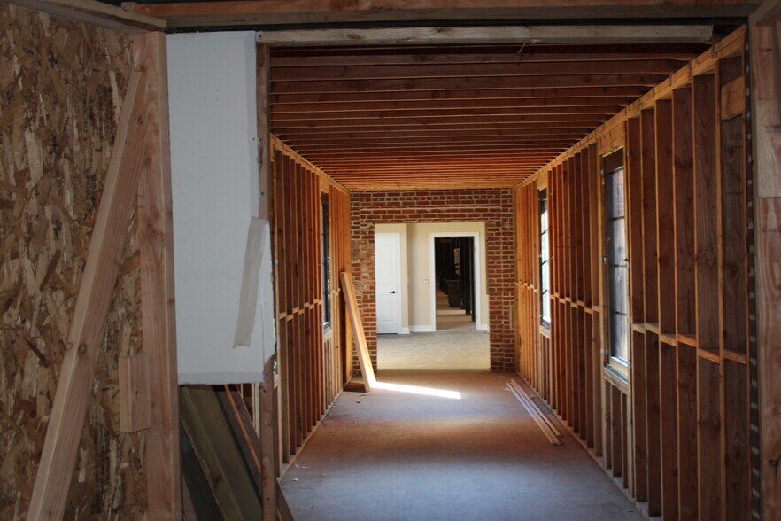 More Photos Of 539 Norwich Ave, Norwich Manufacturing For Lease