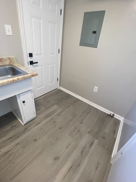 More Photos Of 1306 W Wall St, Midland Office For Lease