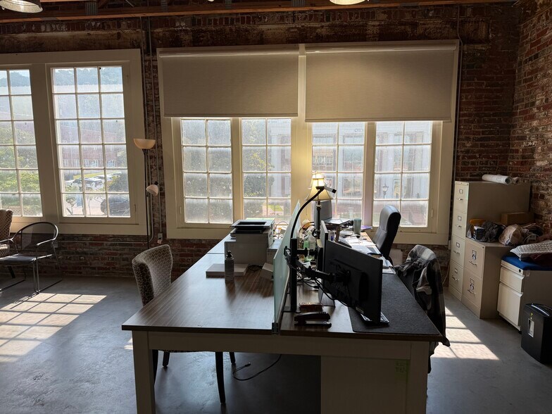 More Photos Of 209 S Wall St, Calhoun Storefront For Lease