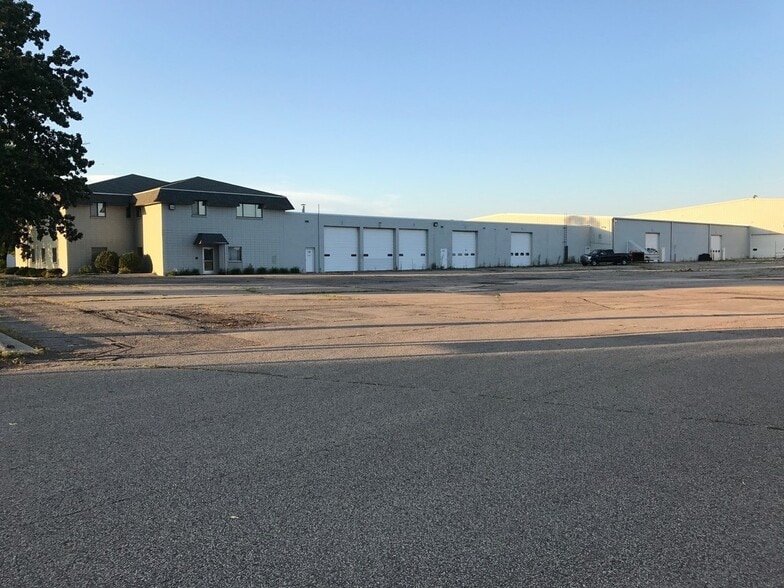 More Photos Of 3249 S County Road 45, Owatonna Warehouse For Lease