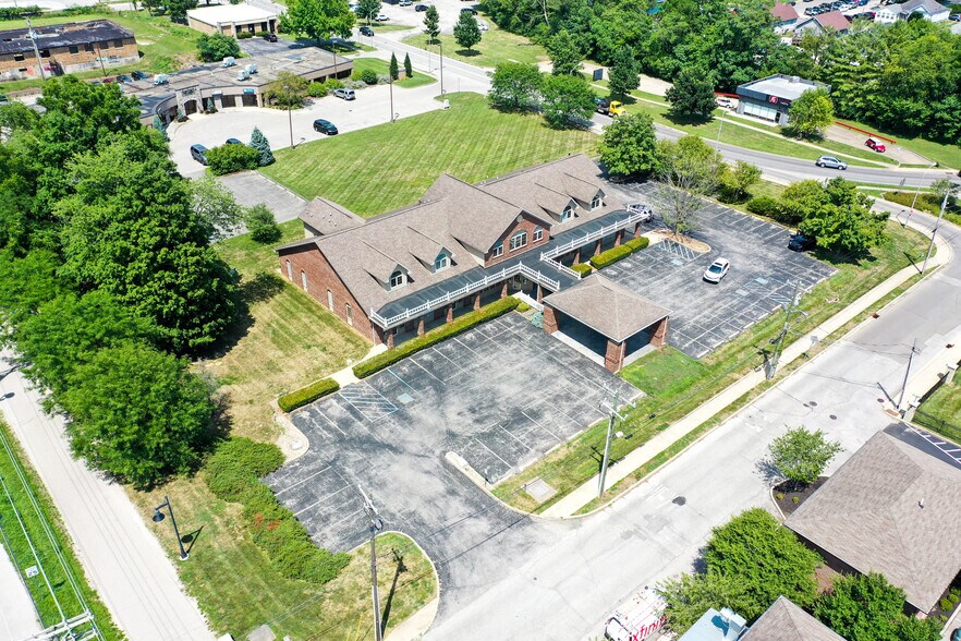 More Photos Of 700 S College Ave, Bloomington Office For Sale