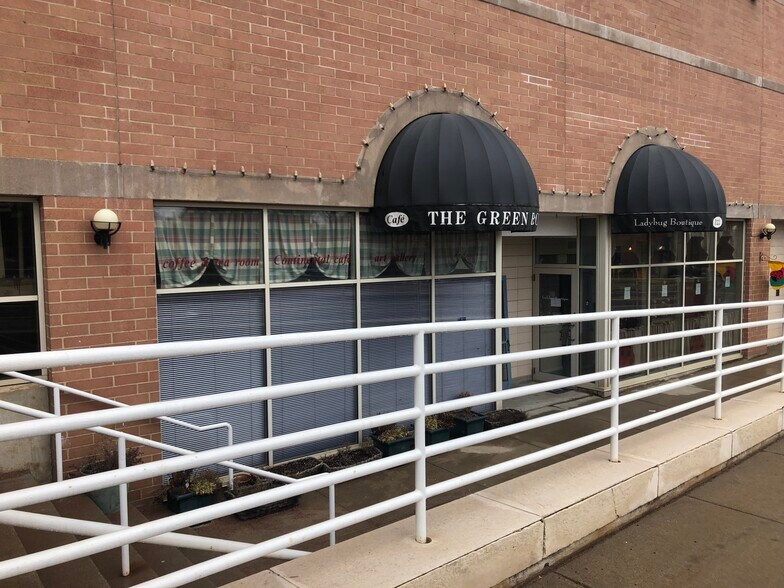 Primary Photo Of 122 College St, Middletown General Retail For Lease