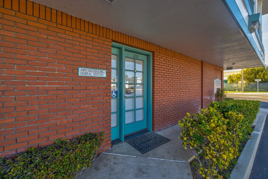 More Photos Of 16336 Whittier Blvd, Whittier Medical For Sale