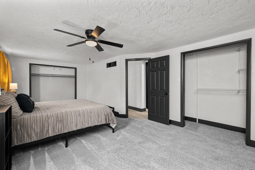 More Photos Of 2400 24th St, Rock Island Office Residential For Lease