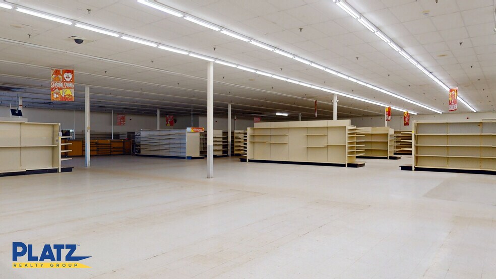 More Photos Of 4317-4341 Kirk Rd, Youngstown Storefront For Lease