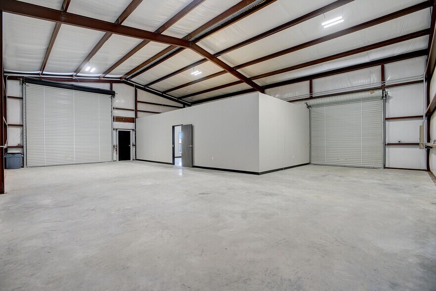 More Photos Of 1069 County Road 264, Bertram Unknown For Lease