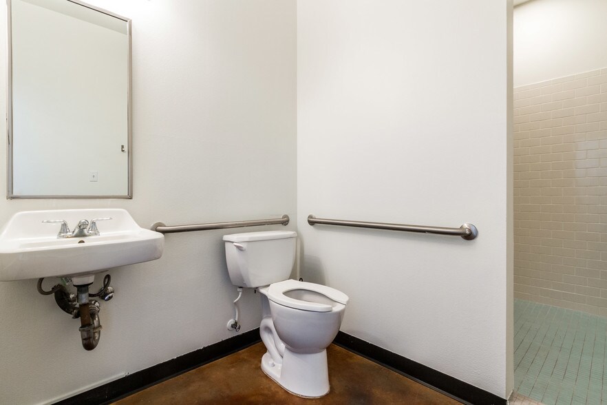 More Photos Of 2401 E 6th St, Austin Loft Creative Space For Lease