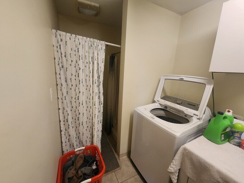 More Photos Of 2102 Airport Rd, Rifle Warehouse For Sale