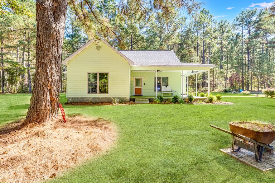 More Photos Of 110 Bethel Village Rd, Eastman Hotel For Sale