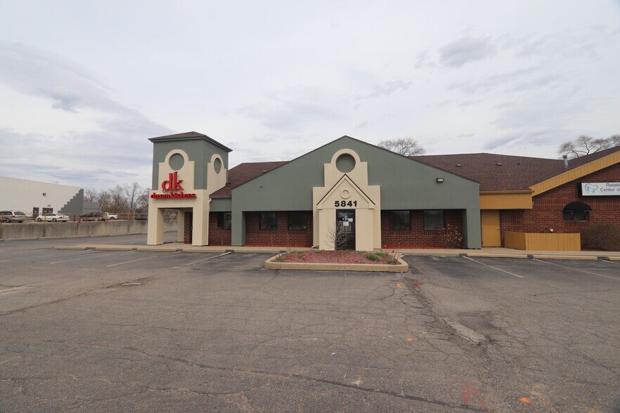 More Photos Of 5841 Whitmore Lake Rd, Brighton Medical For Lease