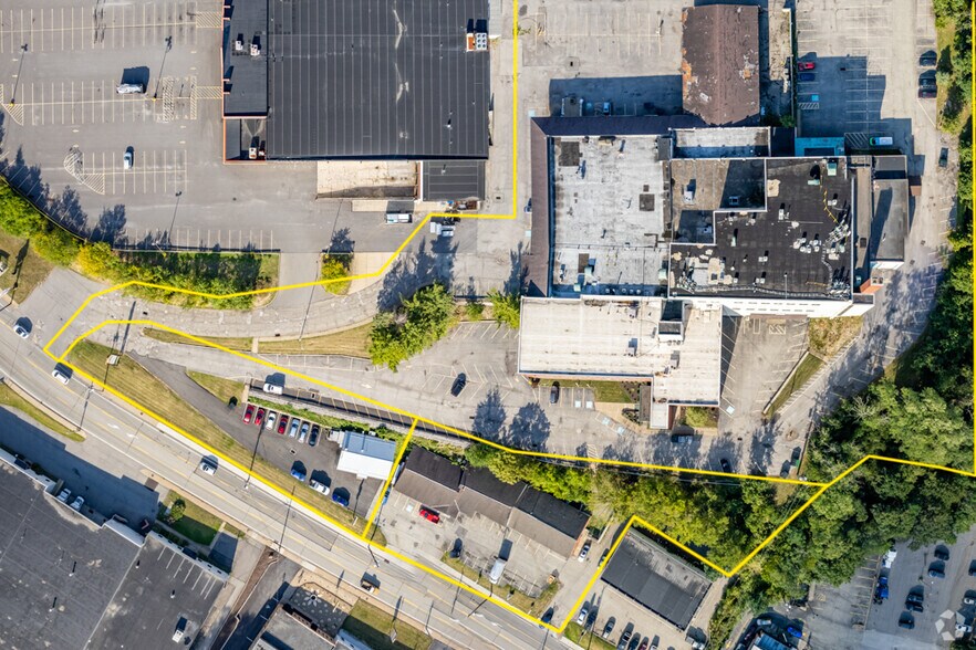 More Photos Of 2121 Noblestown Rd, Pittsburgh Office For Lease