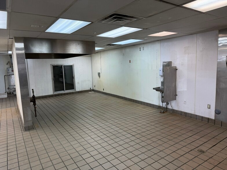 More Photos Of 8325-8349 Foothill Blvd, Sunland Unknown For Lease