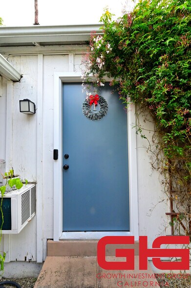 More Photos Of 31 N Parkwood Ave, Pasadena Apartments For Sale