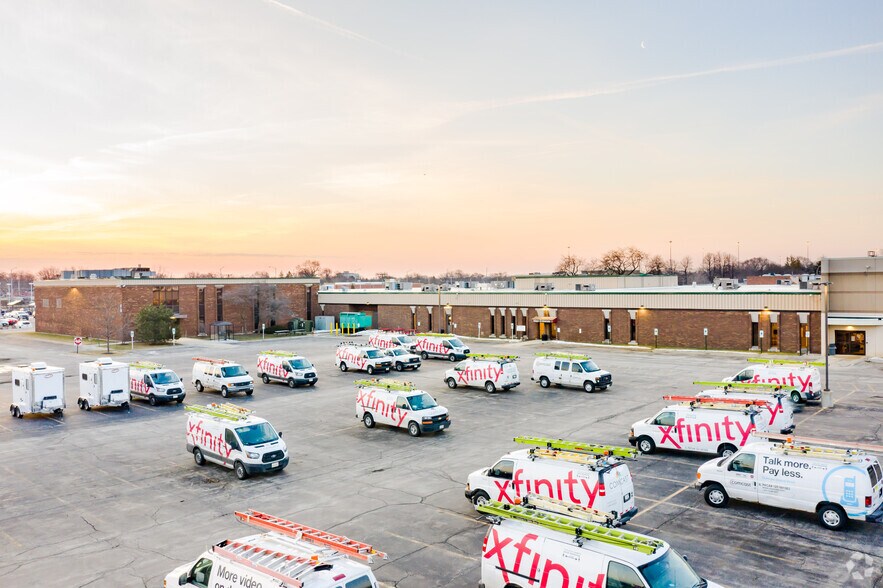 More Photos Of 677 N Larch Ave, Elmhurst Industrial For Sale