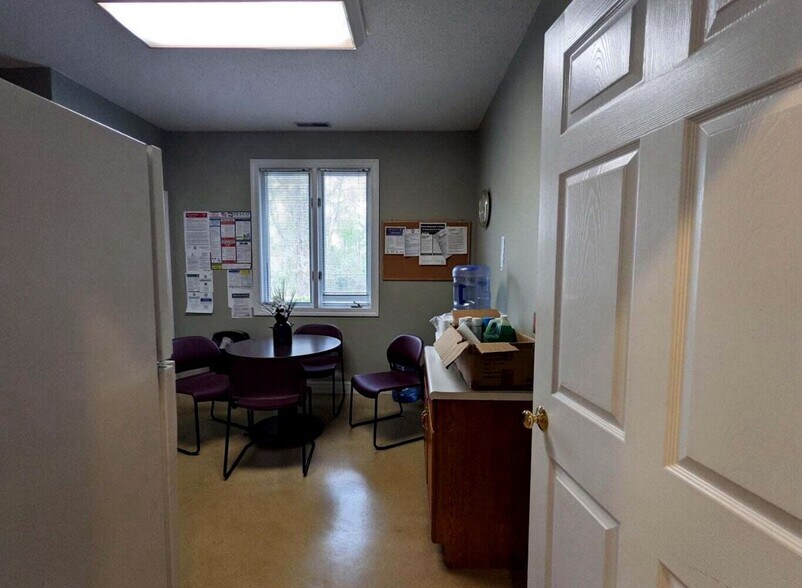 More Photos Of 941 US-25W Hwy, Williamsburg Bank For Sale