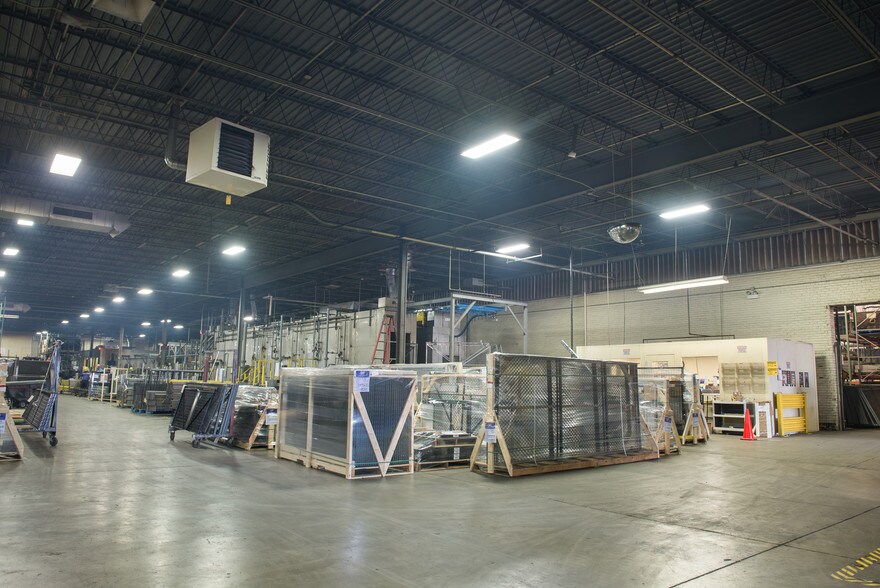 More Photos Of 5858 W 73rd St, Bedford Park Manufacturing For Lease