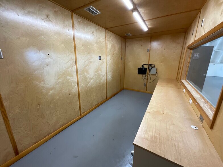 More Photos Of 2611 E 6th St, Panama City Warehouse For Sale