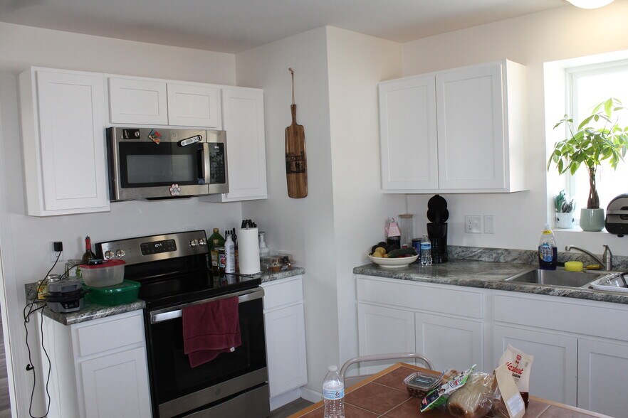 More Photos Of 154 E Railroad, Leland General Retail For Sale