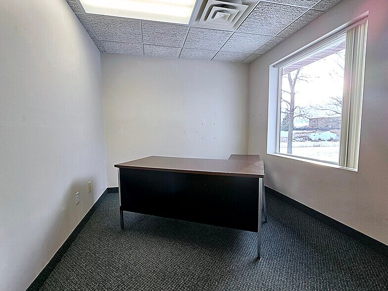 More Photos Of 5833 Pecan St, North Branch Office For Sale