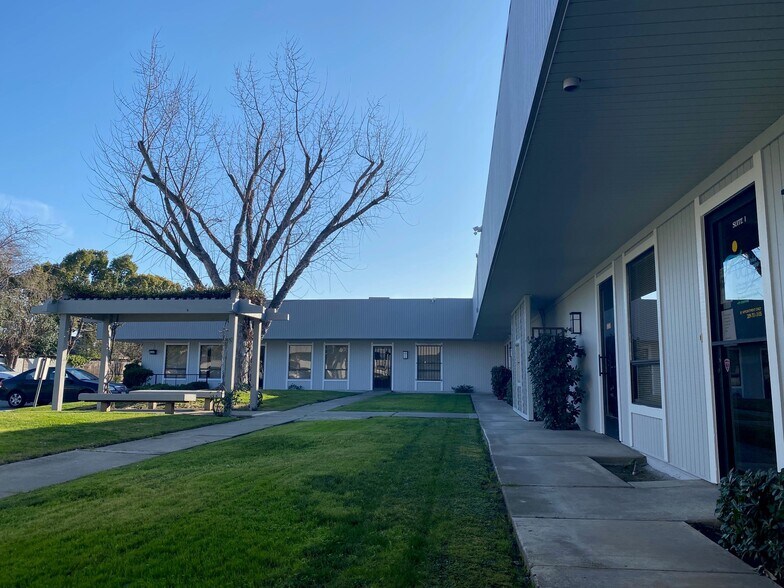 More Photos Of 6702 Inglewood Ave, Stockton Office For Lease