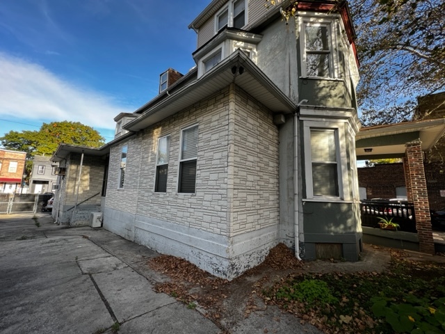 Primary Photo Of 4616 Broadway, Union City Office For Lease