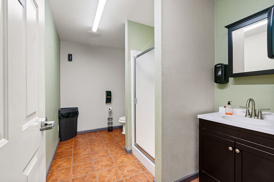 More Photos Of 1220 Industrial Way, Union Gap Warehouse For Lease