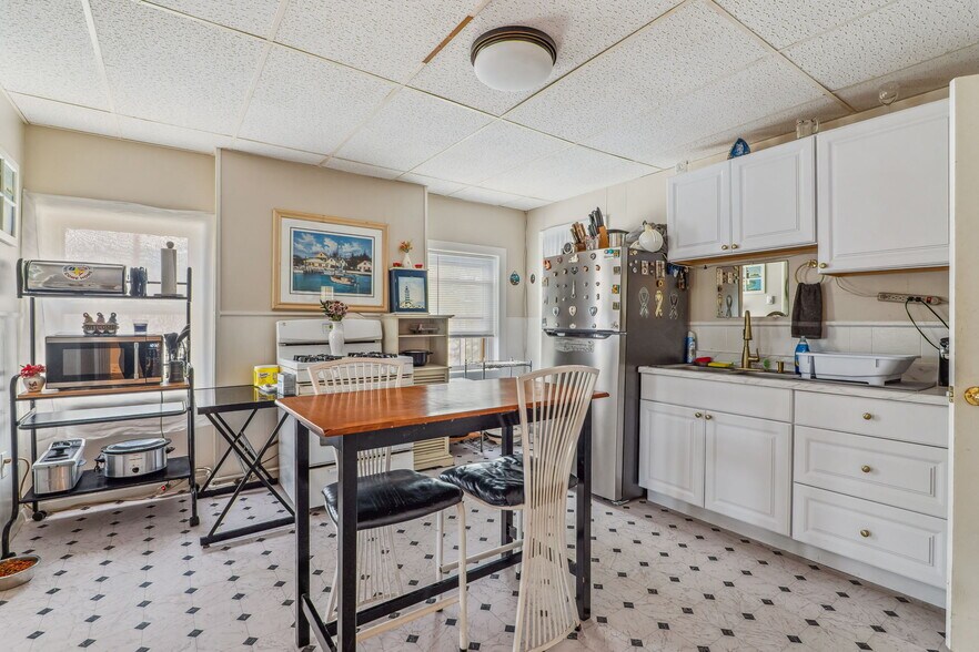 More Photos Of 462-470 2nd Ave, Troy Storefront Retail Residential For Sale