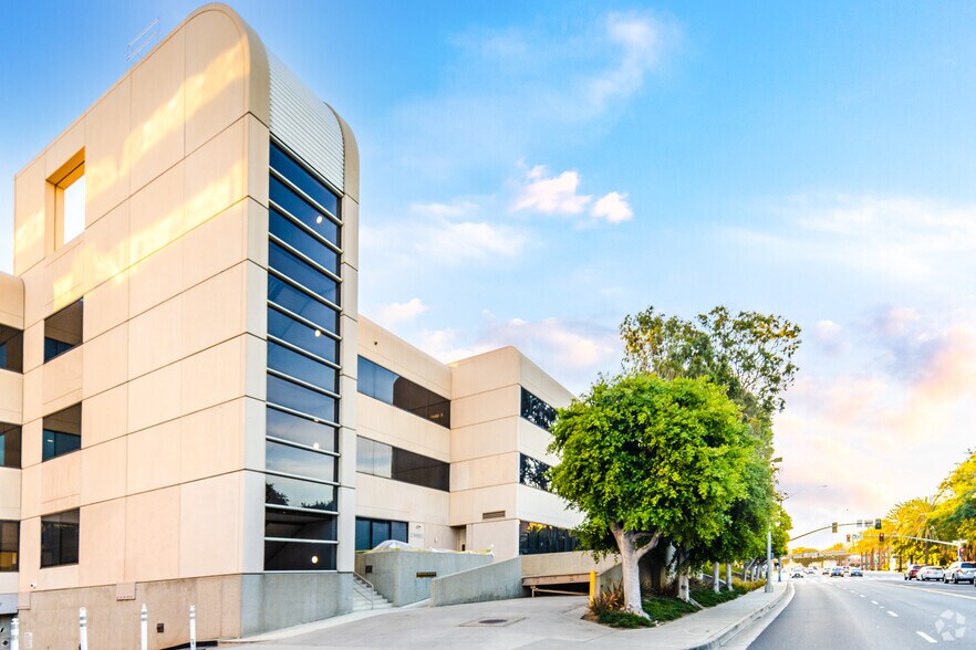 More Photos Of 2401 Colorado Ave, Santa Monica Unknown For Lease