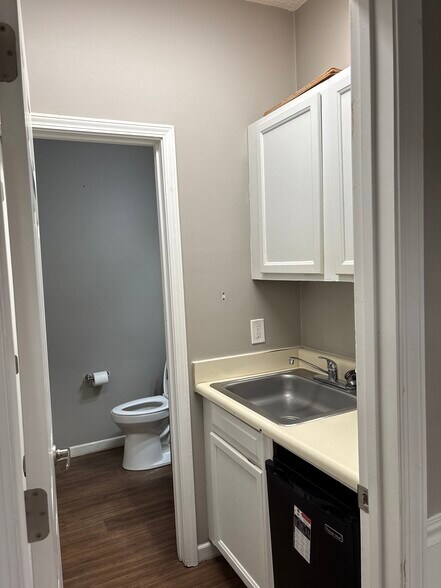 More Photos Of 5627 Superior Dr, Baton Rouge Office For Sale