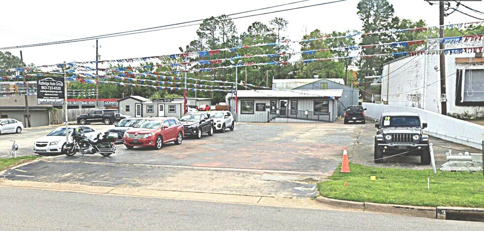 More Photos Of 412 E Spring St, Palestine Auto Dealership For Sale