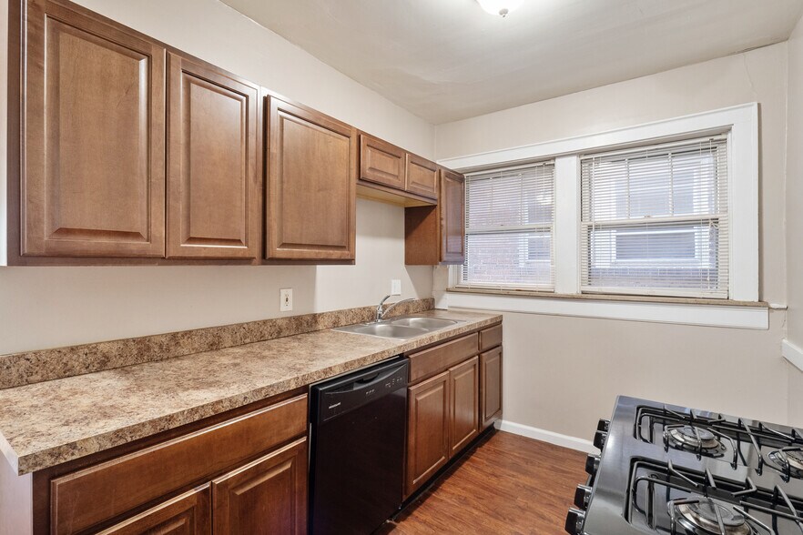 More Photos Of 4950 Winona Ave, Saint Louis Apartments For Sale