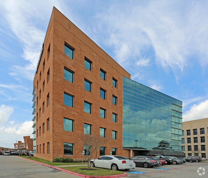 More Photos Of 7906 N Sam Houston Pky W, Houston Unknown For Lease