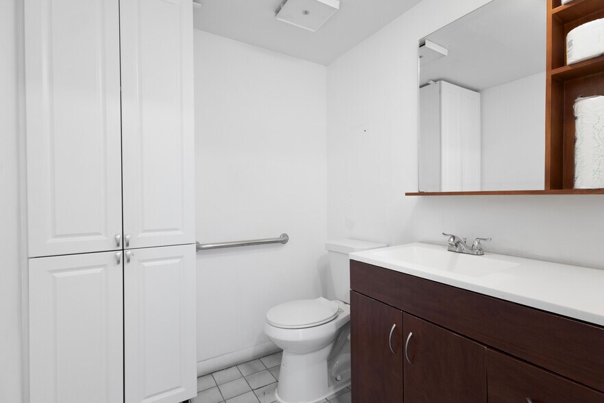 More Photos Of 1740-1742 NW 93rd Ave, Miami Warehouse For Lease