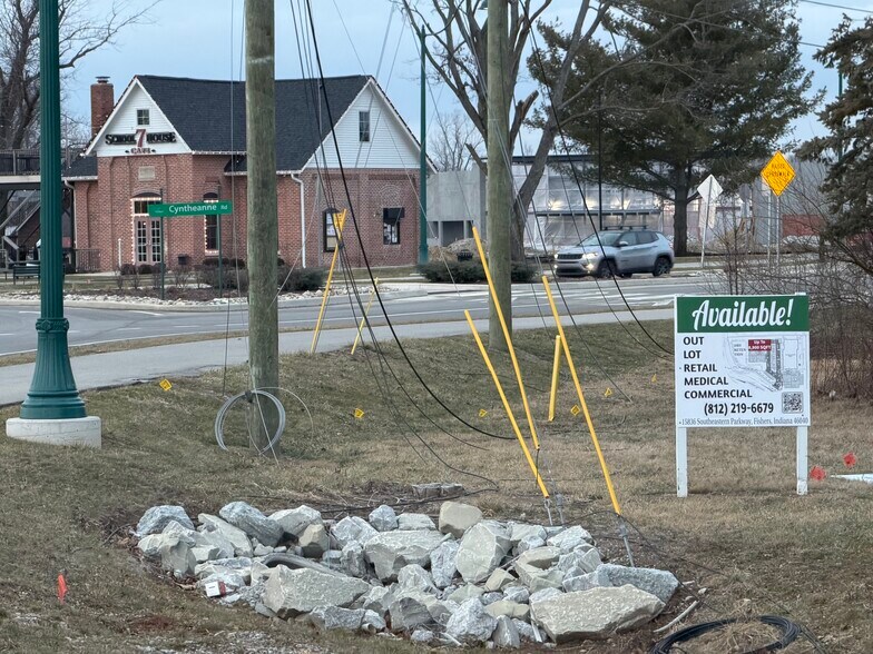 More Photos Of 15836 Southeastern Pky, Fishers Land For Lease