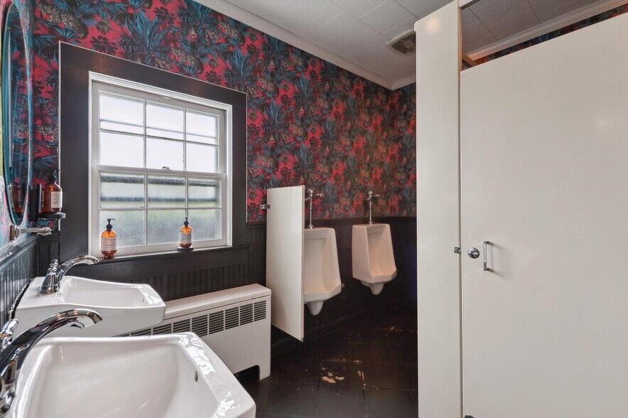 More Photos Of 15 Prospect St, Southampton General Retail For Sale