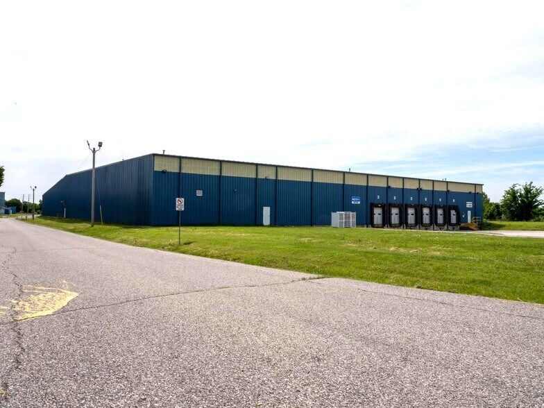 Primary Photo Of 2400 Industrial Pky, Miami Unknown For Lease