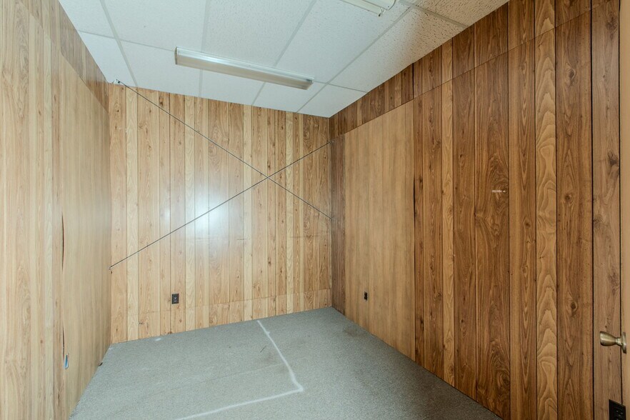 More Photos Of 221 S Main St, McGregor Storefront Retail Office For Sale