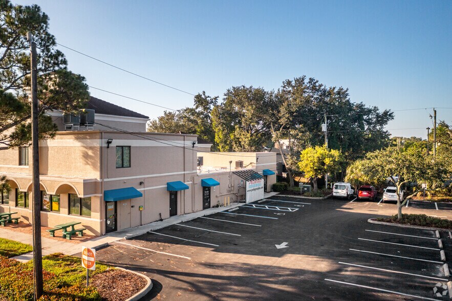 More Photos Of 10561-10565 Tamiami Trl N, Naples Storefront For Lease