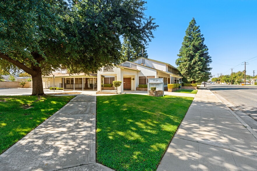 More Photos Of 101 W Clinton Ave, Fresno Specialty For Sale