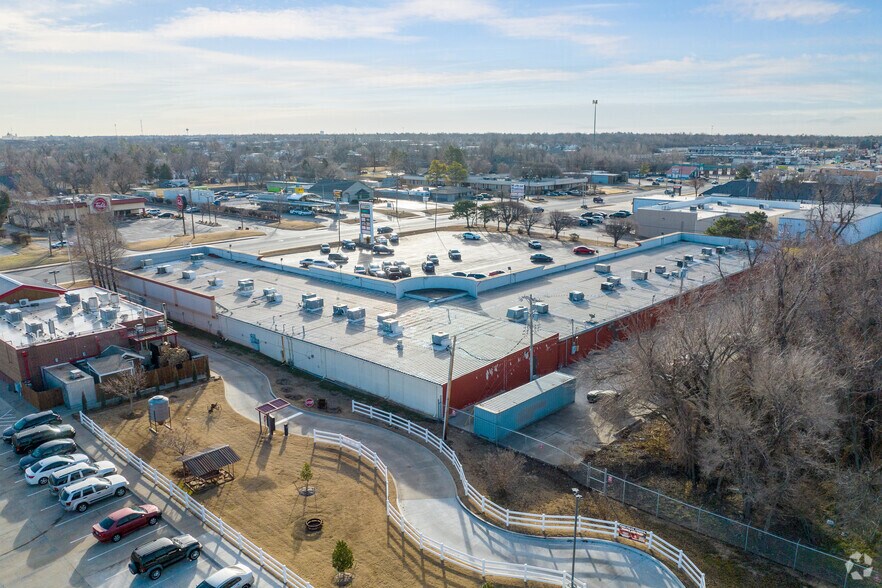 More Photos Of 8400 S Western Ave, Oklahoma City Unknown For Lease