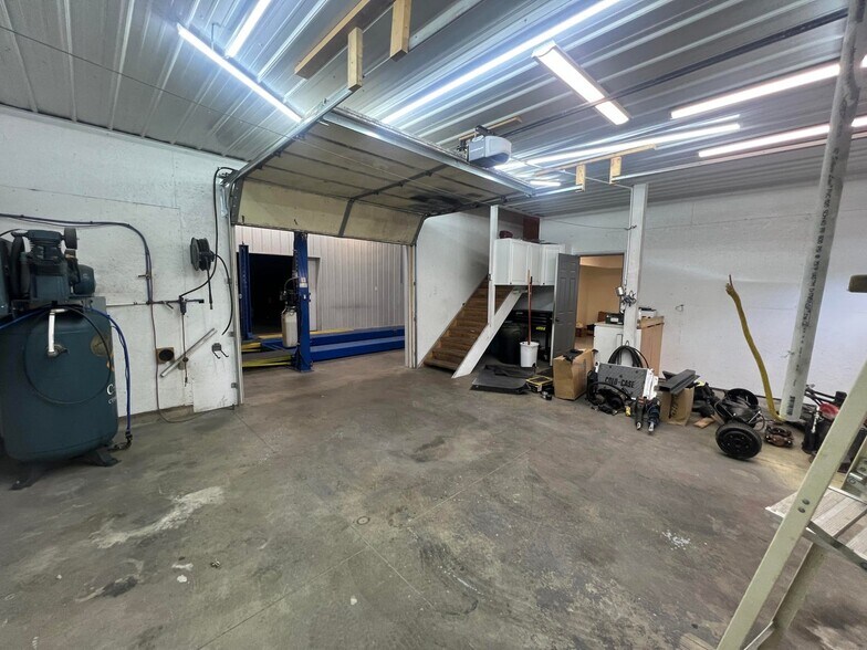 More Photos Of 380 S Main St, De Graff Light Manufacturing For Sale