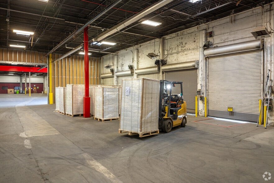 More Photos Of 910 10th St, Plano Warehouse For Lease