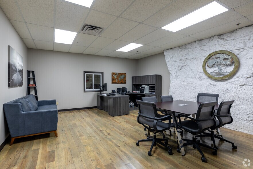 More Photos Of 1600 N State Route 291, Independence Warehouse For Lease