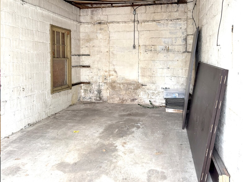 More Photos Of 401-405 Carlisle Ave, York Storefront Retail Residential For Sale