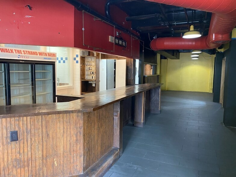 More Photos Of 111 23rd St, Galveston Bar For Lease